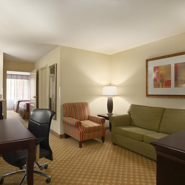 Hotel Country & By Radisson, At Meadowlands, Pa 3*