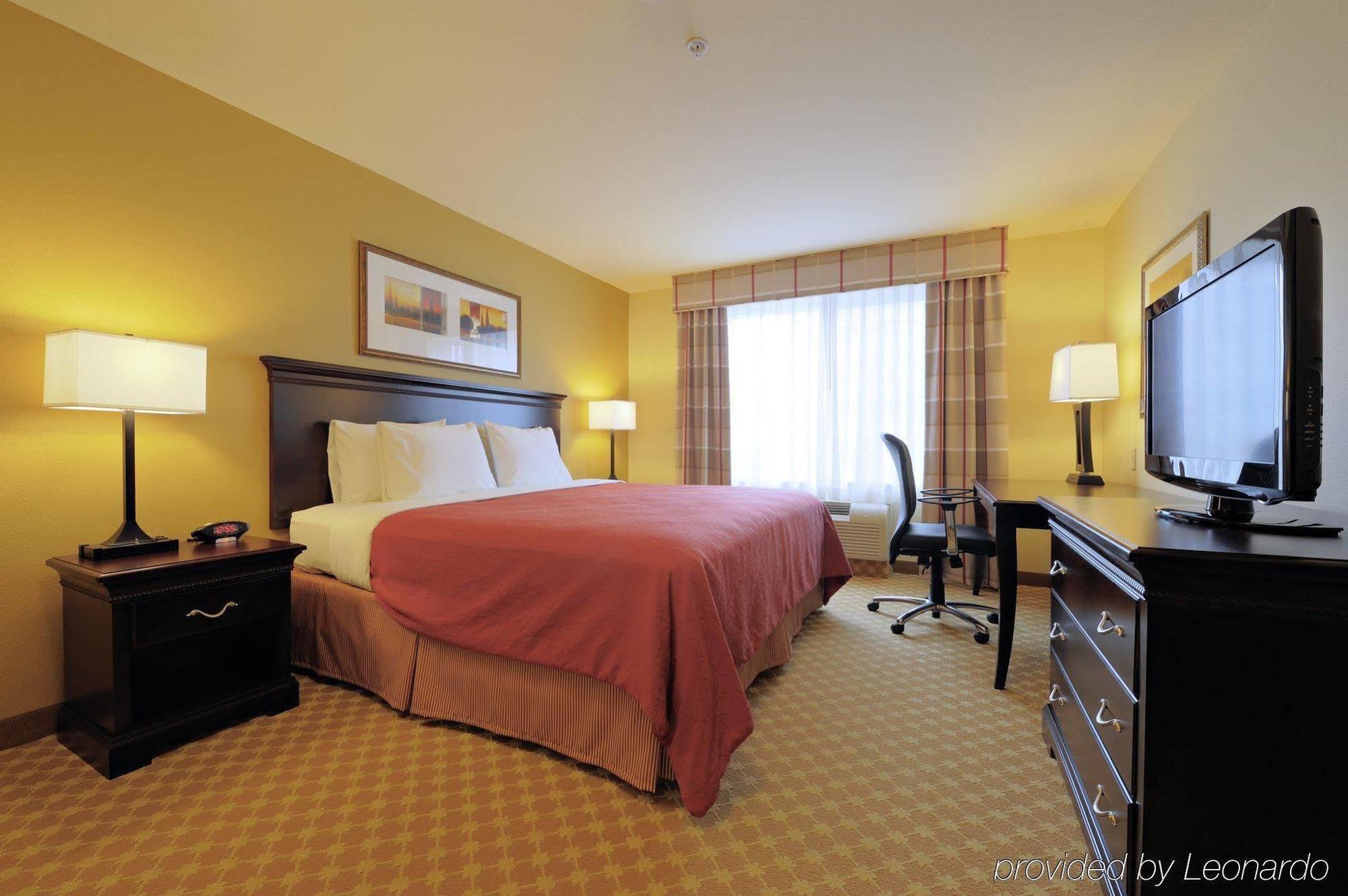Hotel Country & By Radisson, At Meadowlands, Pa Washington