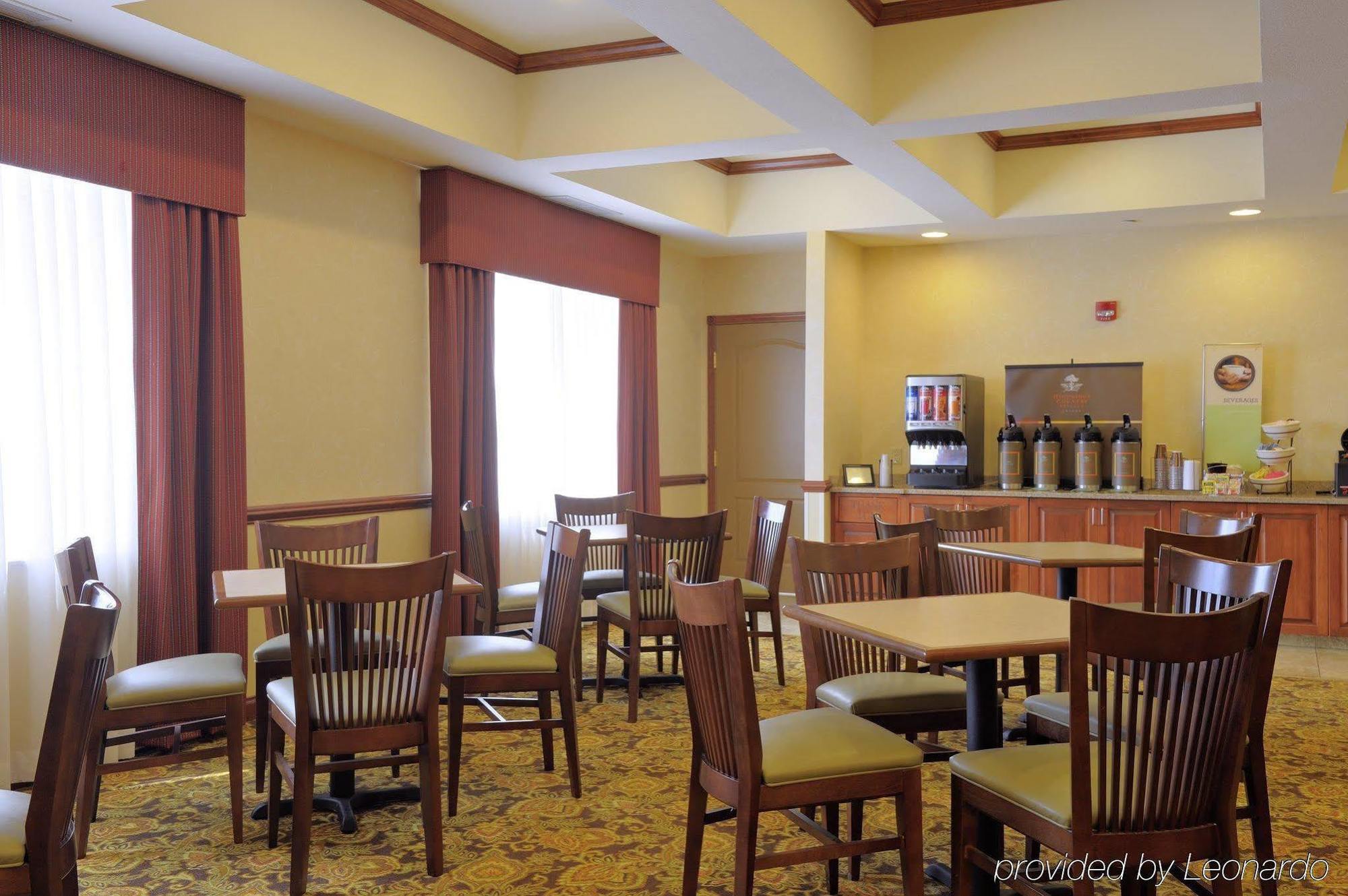 Hotel Country & By Radisson, At Meadowlands, Pa 3*