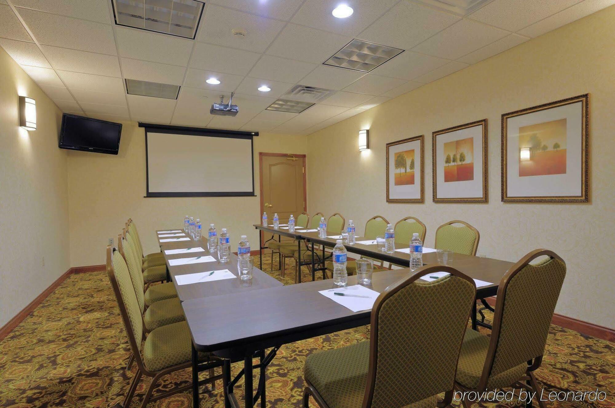 Country & By Radisson, At Meadowlands, Pa Washington